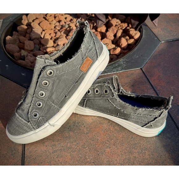 Blowfish Malibu Shoes - Blowfish Malibu Gray Canvas W7 Slip-On Low Top Sneakers Rubber Outsole